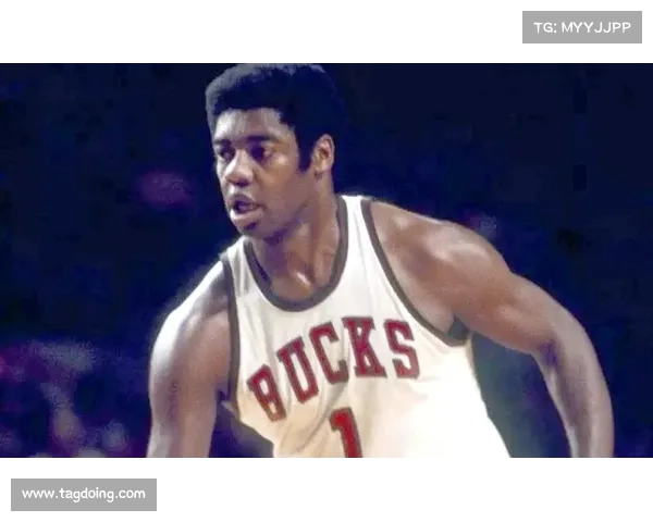 NBA球员退役球衣背后的传奇故事与荣誉象征 NBA球员退役球衣背后的传奇故事与荣誉象征